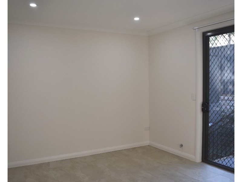 6/8 Carinya Rd, Girraween NSW 2145