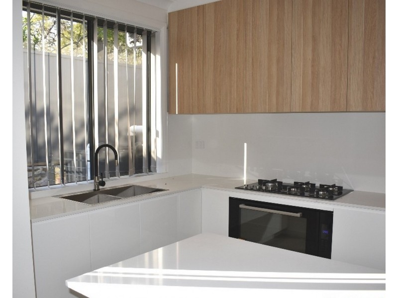 6/8 Carinya Rd, Girraween NSW 2145