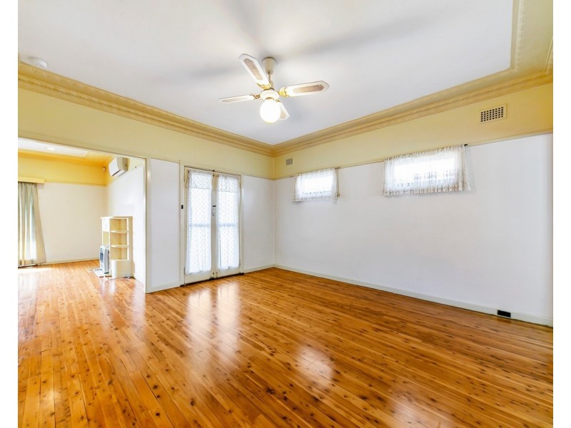 60 Alexandra Av, Westmead NSW 2145