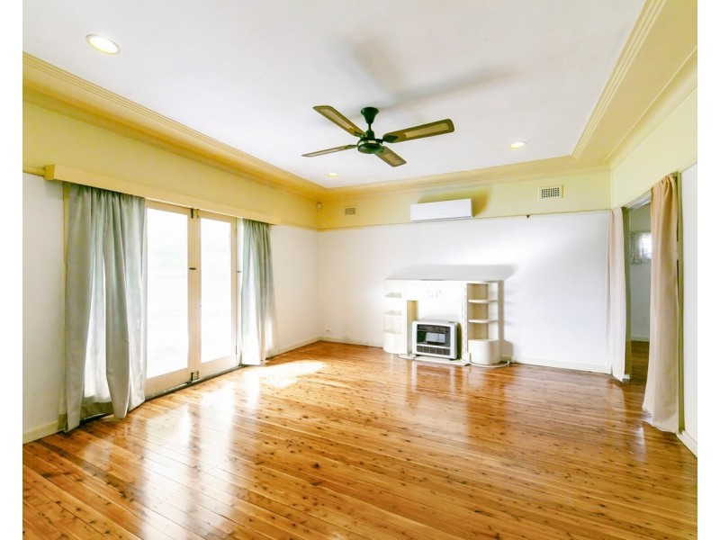 60 Alexandra Av, Westmead NSW 2145