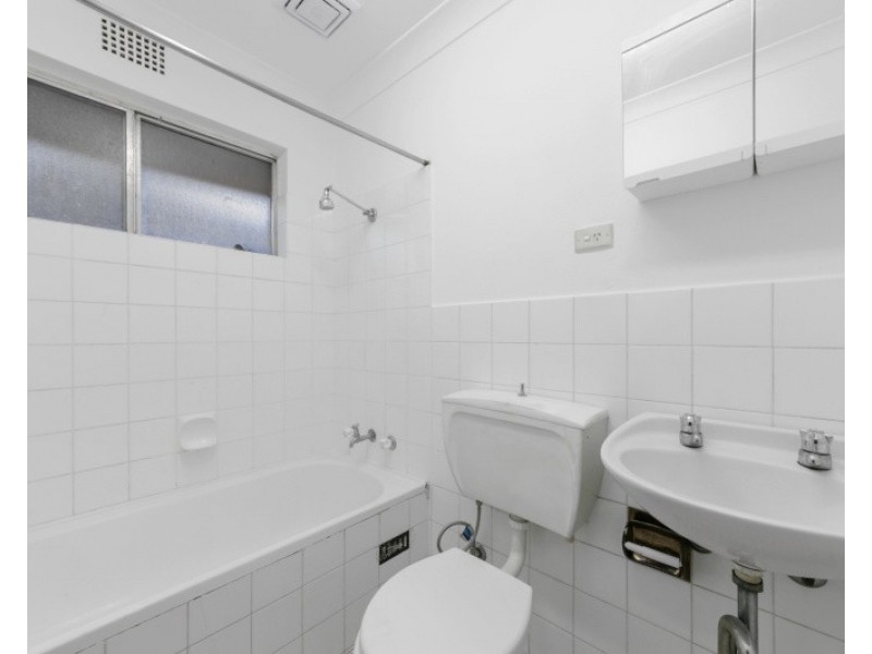 10/11 Forbes St, Warwick Farm NSW 2170