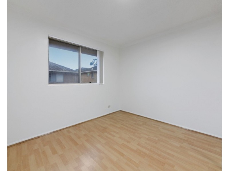 10/11 Forbes St, Warwick Farm NSW 2170