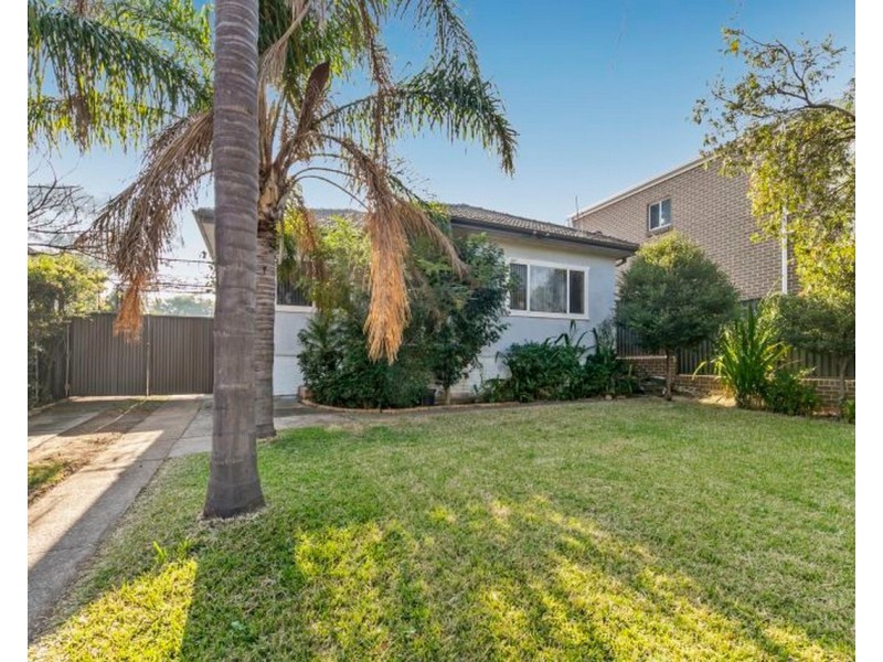 39 Mandoon Rd, Girraween NSW 2145