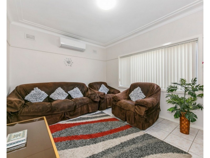 39 Mandoon Rd, Girraween NSW 2145