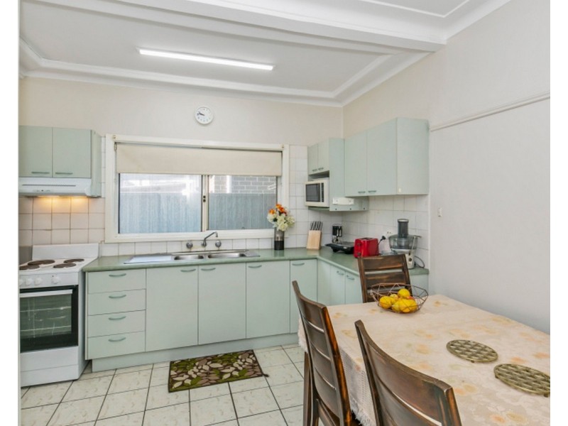 39 Mandoon Rd, Girraween NSW 2145