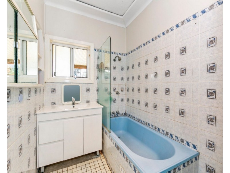 39 Mandoon Rd, Girraween NSW 2145