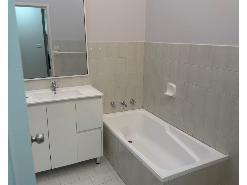 04/225 Targo Rd, Girraween NSW 2145