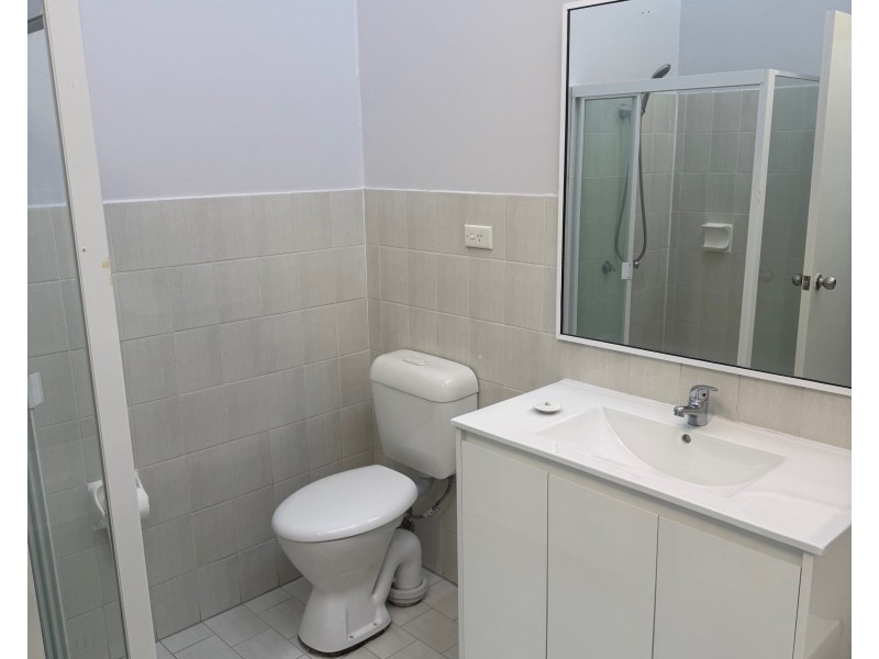 04/225 Targo Rd, Girraween NSW 2145