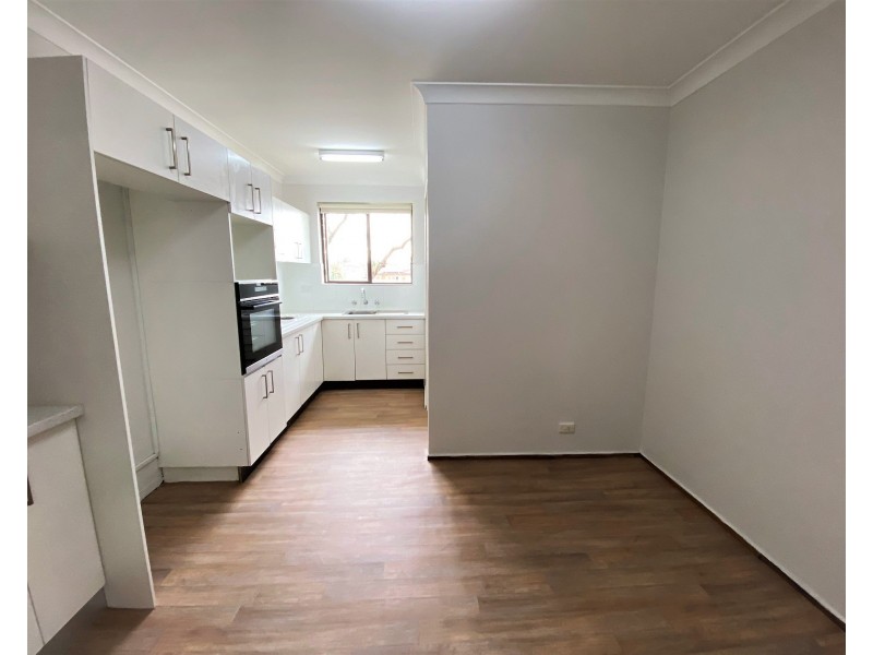 10/8-10 Treves St, Merrylands NSW 2160