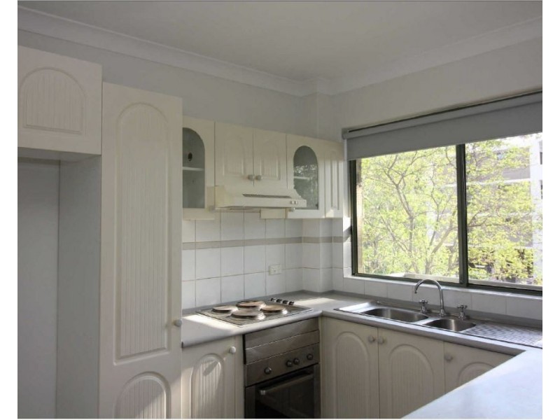 8/237 Targo Rd, Toongabbie NSW 2146