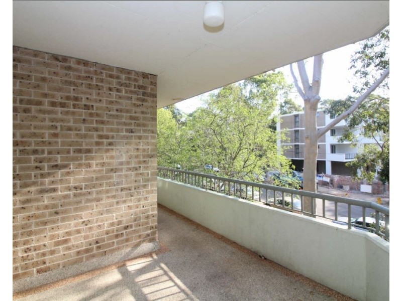 8/237 Targo Rd, Toongabbie NSW 2146