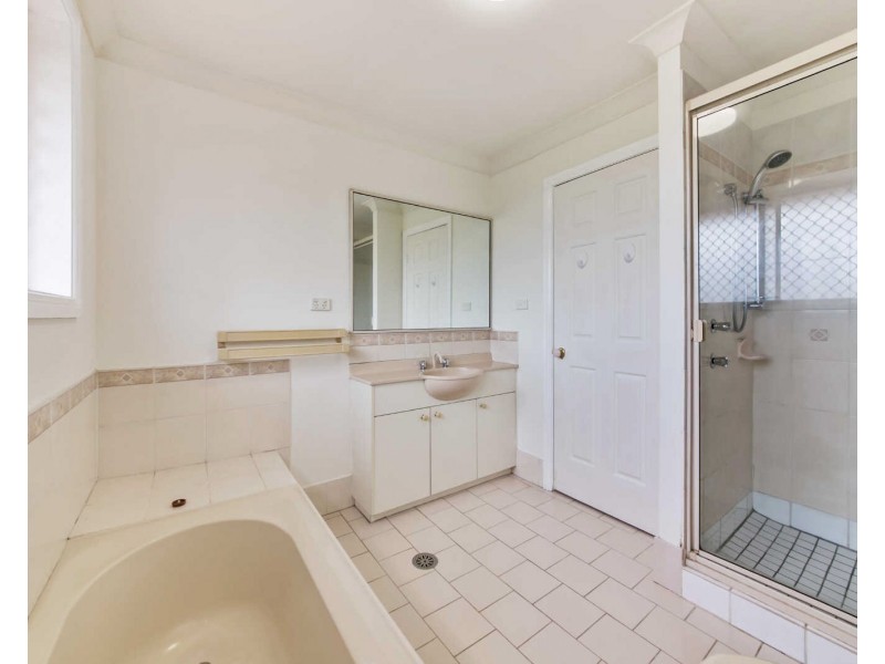 33 Elford Cr, Merrylands West NSW 2160