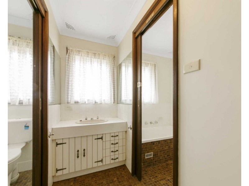 15 Solander Rd, Kings Langley NSW 2147