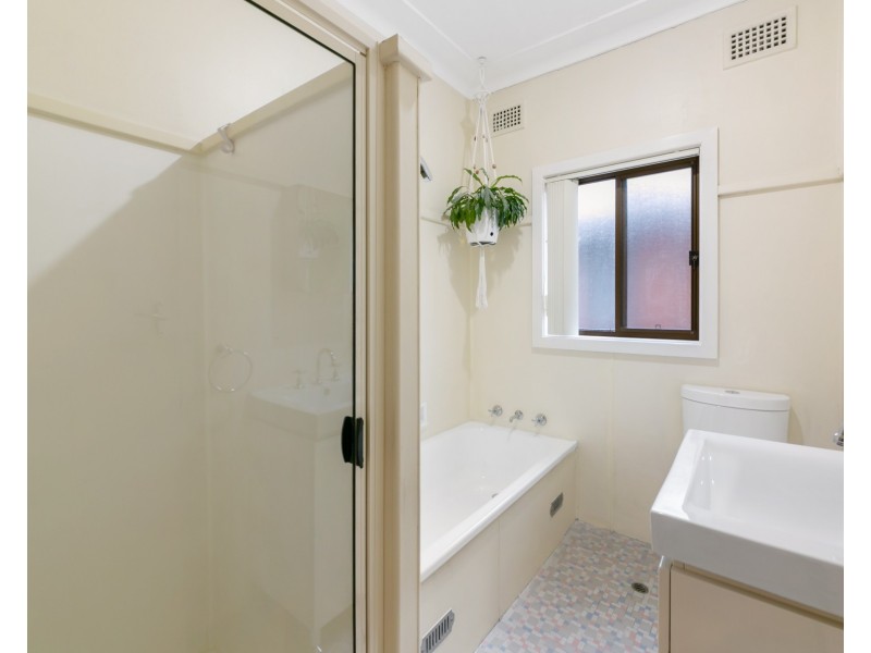 6 Gary St, Merrylands West NSW 2160