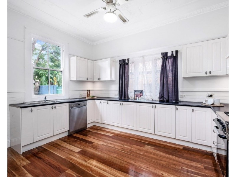 1 Rossiter St, Granville NSW 2142