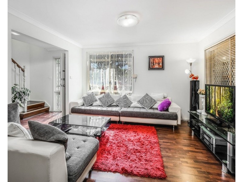 5 Rhodes Av, Guildford NSW 2161