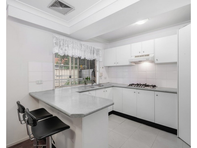 5 Rhodes Av, Guildford NSW 2161