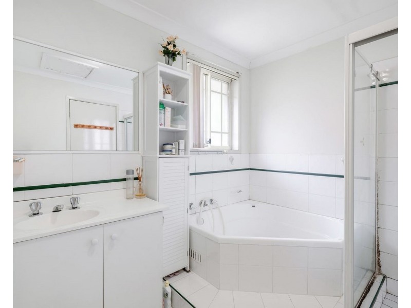 5 Rhodes Av, Guildford NSW 2161