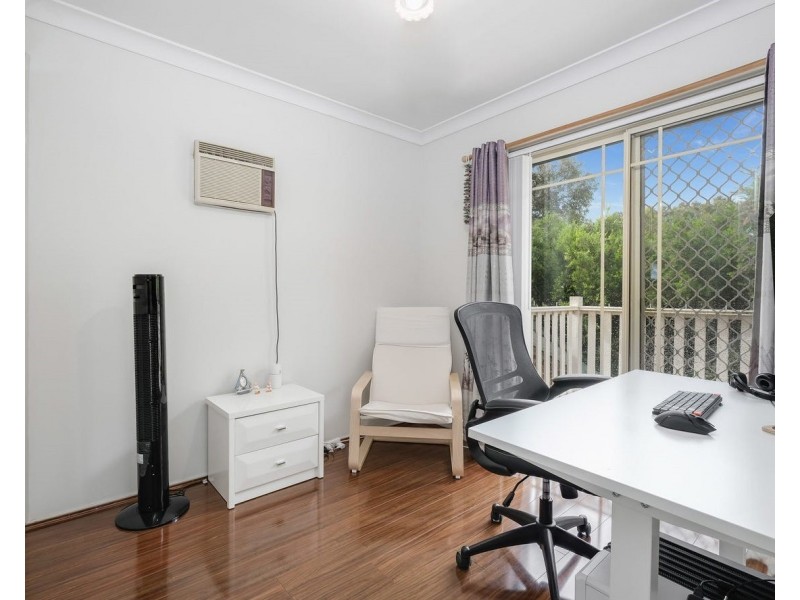 5 Rhodes Av, Guildford NSW 2161