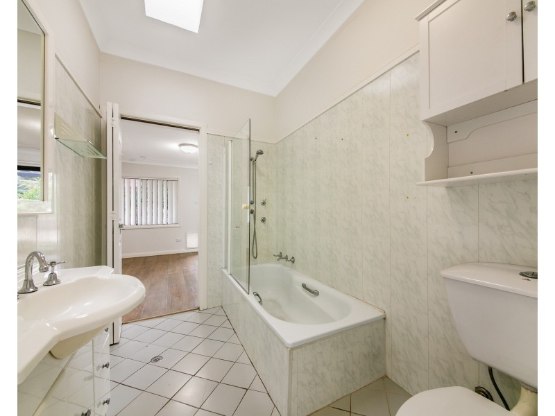 2 Lennox St, Old Toongabbie NSW 2146