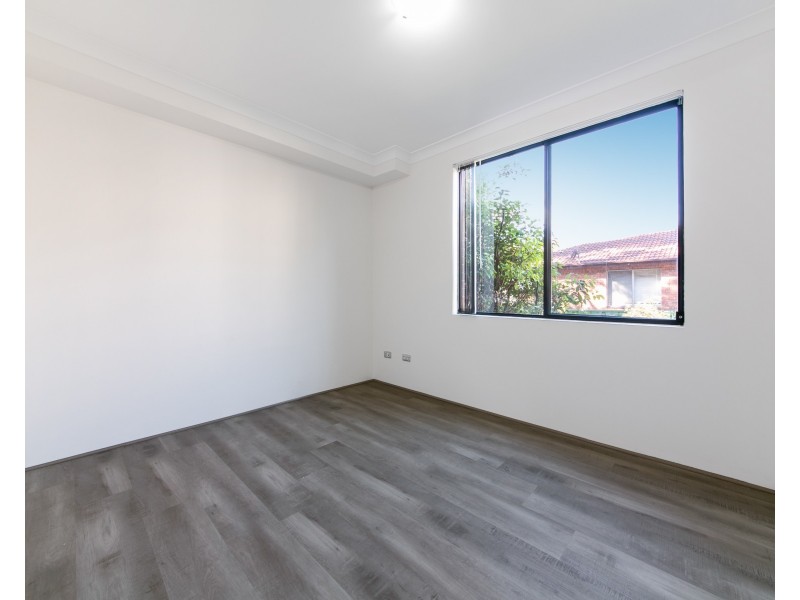 8/10-12 Wingello St, Guildford NSW 2161