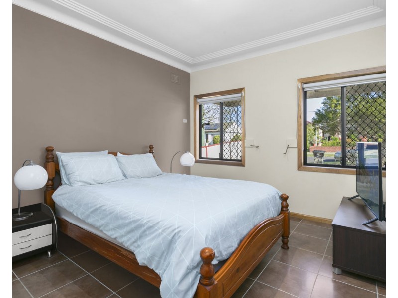 11 Gregory Street, Greystanes NSW 2145