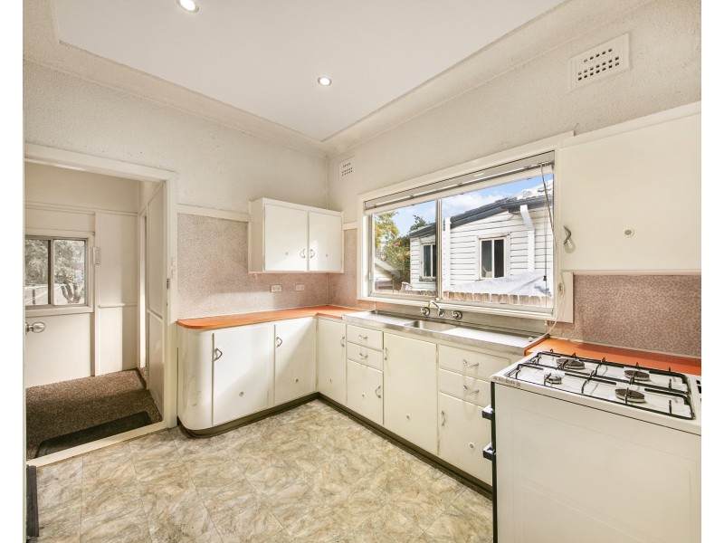 16 Lowana Av, Merrylands NSW 2160