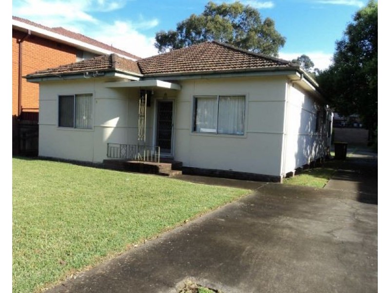 2/61 Newman St, Merrylands NSW 2160