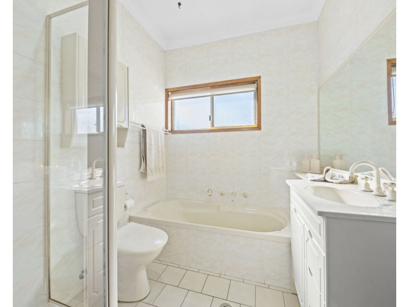 10 Leonard Avenue, Greystanes NSW 2145