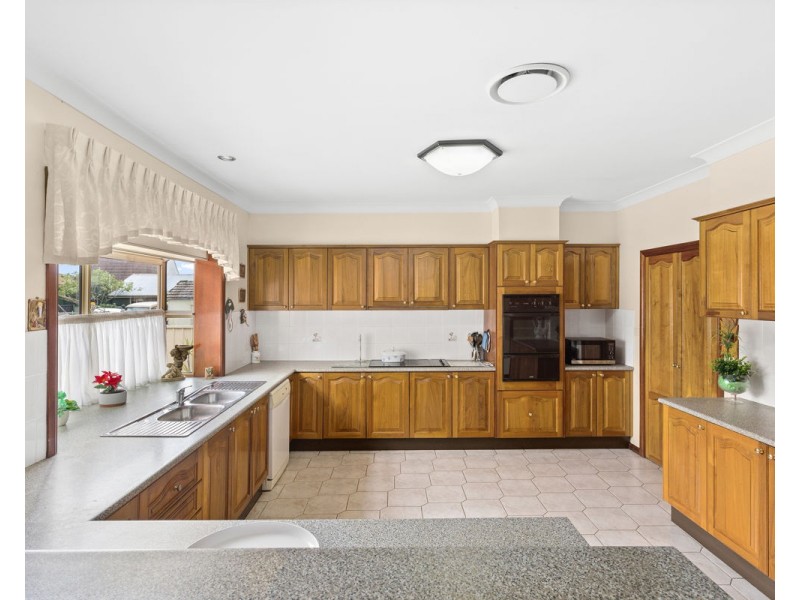 7 Rosebery Road, Guildford NSW 2161