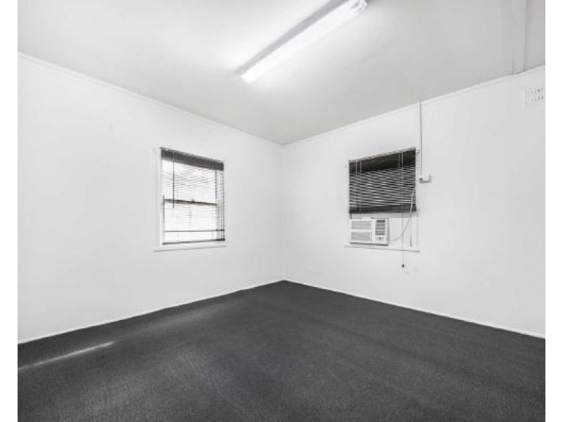 27 Wanda St, Merrylands West NSW 2160