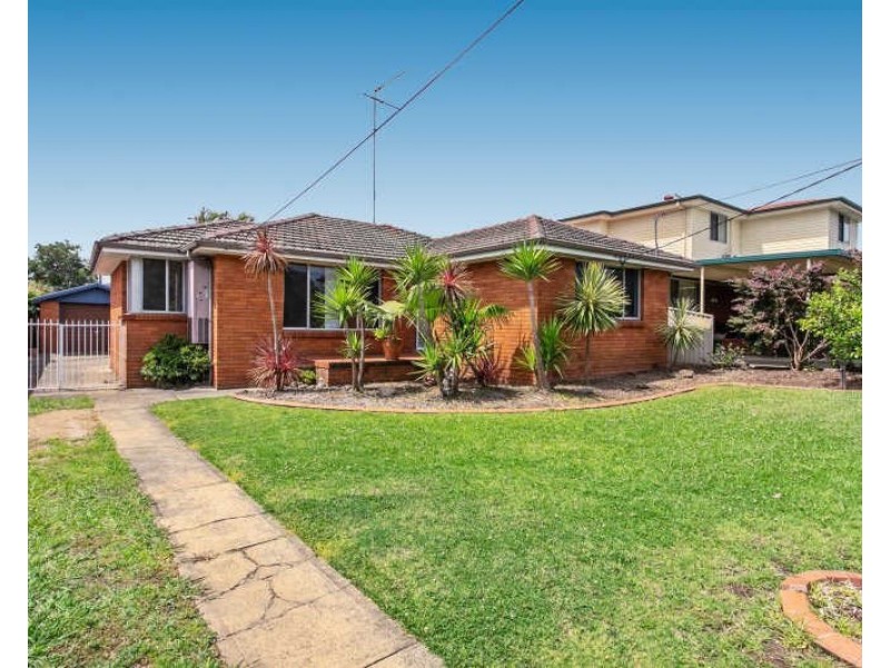 7 Gwydir St, Greystanes NSW 2145
