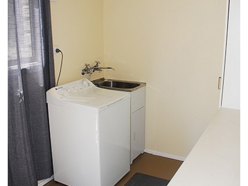 28b Willmot Av, Toongabbie NSW 2146