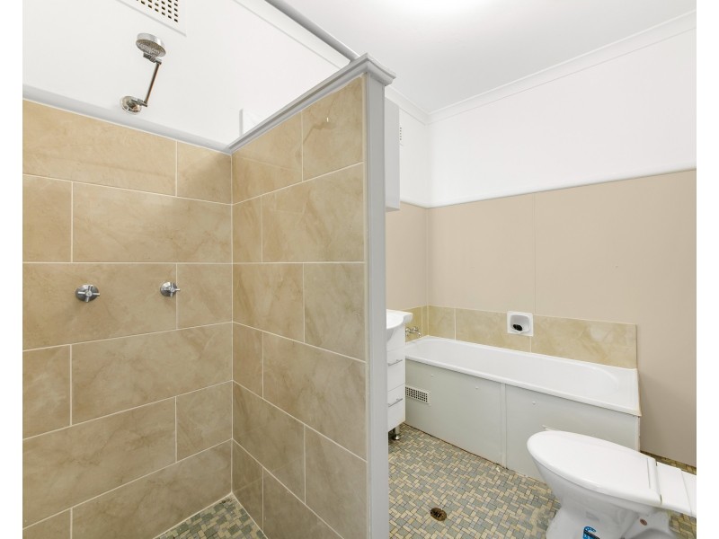 2/11 Shackel Av, Guildford NSW 2161