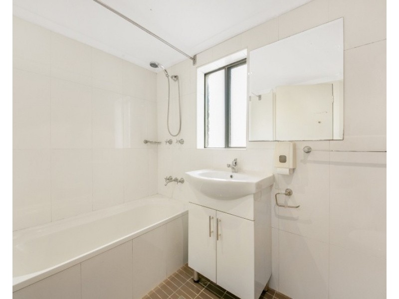 2/18 Oxford St, Merrylands NSW 2160