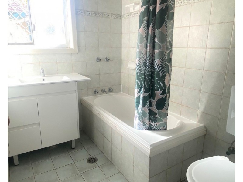 12 Graham Av, Wentworthville NSW 2145