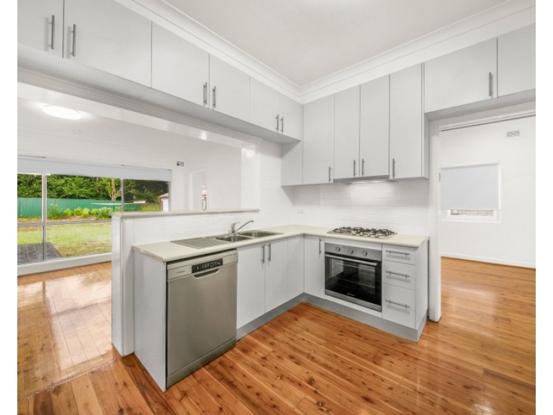 2 Cotswold St, Westmead NSW 2145