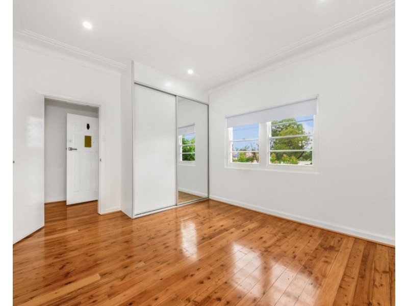 2 Cotswold St, Westmead NSW 2145