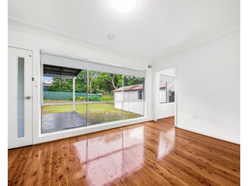 2 Cotswold St, Westmead NSW 2145