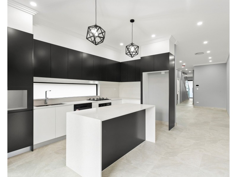 4b Brewer Cr, South Wentworthville NSW 2145