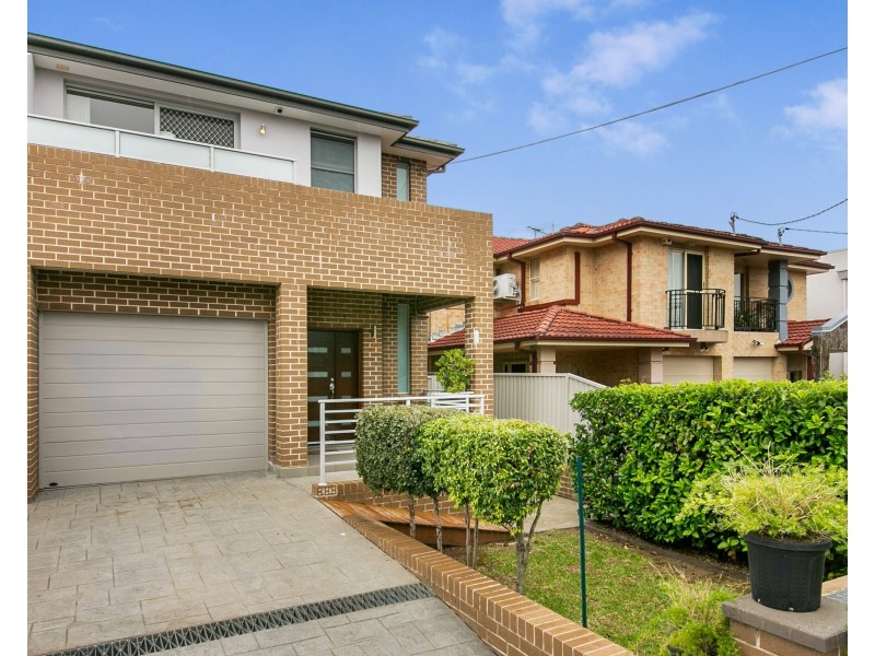 77 Hawksview St, Merrylands NSW 2160