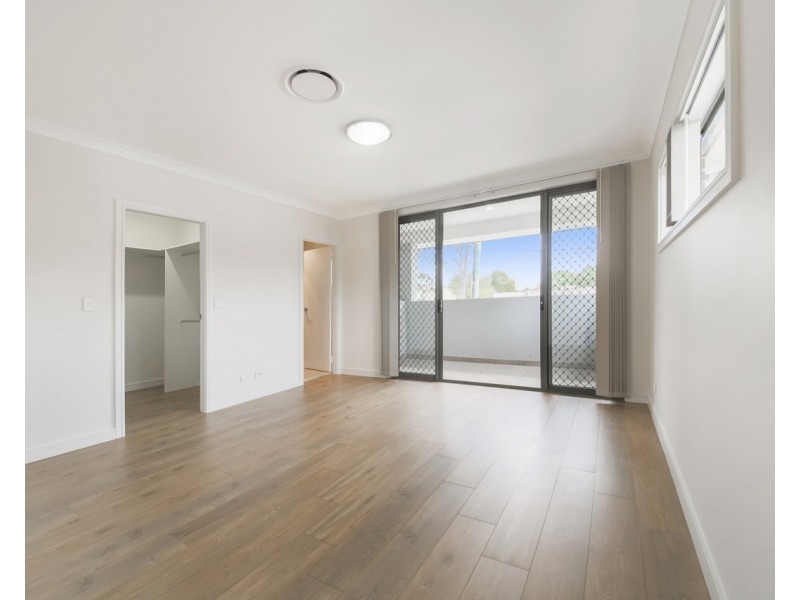 76a Hilltop Rd, Merrylands NSW 2160