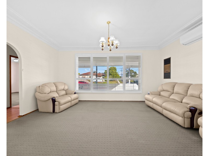 10 Leonard Av, Greystanes NSW 2145