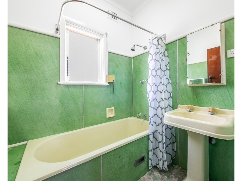 5 Leach Rd, Guildford West NSW 2161