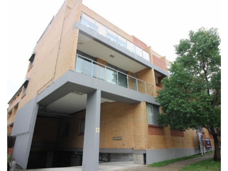 12/1-3 Howard Av, Northmead NSW 2152
