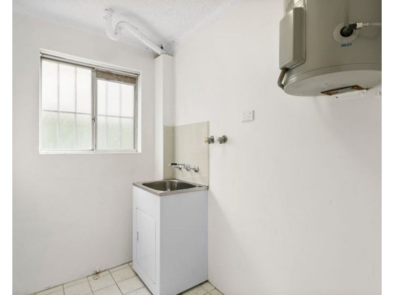 2/44 Birmingham St, Merrylands NSW 2160