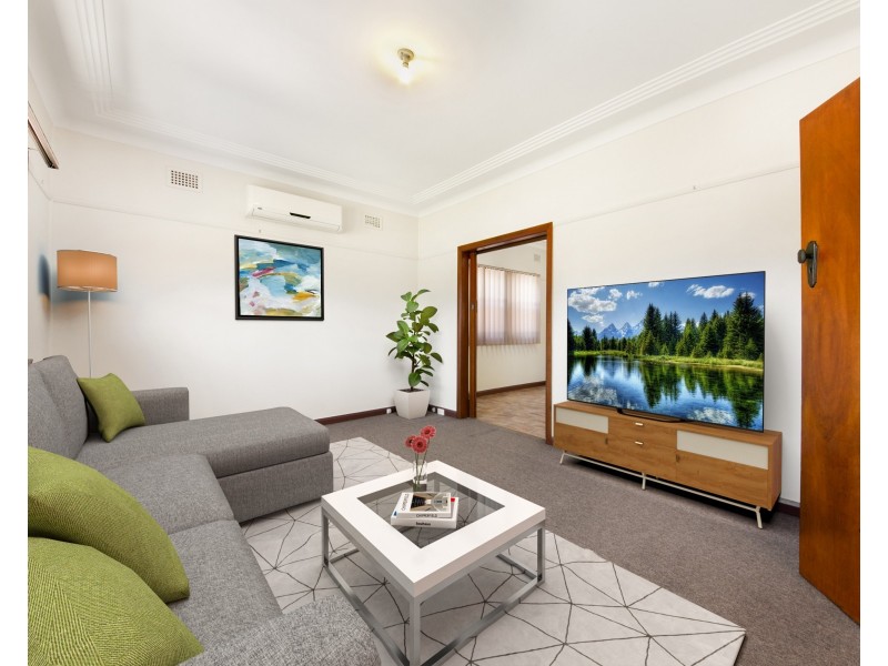 38 Blackwood Rd, Merrylands NSW 2160