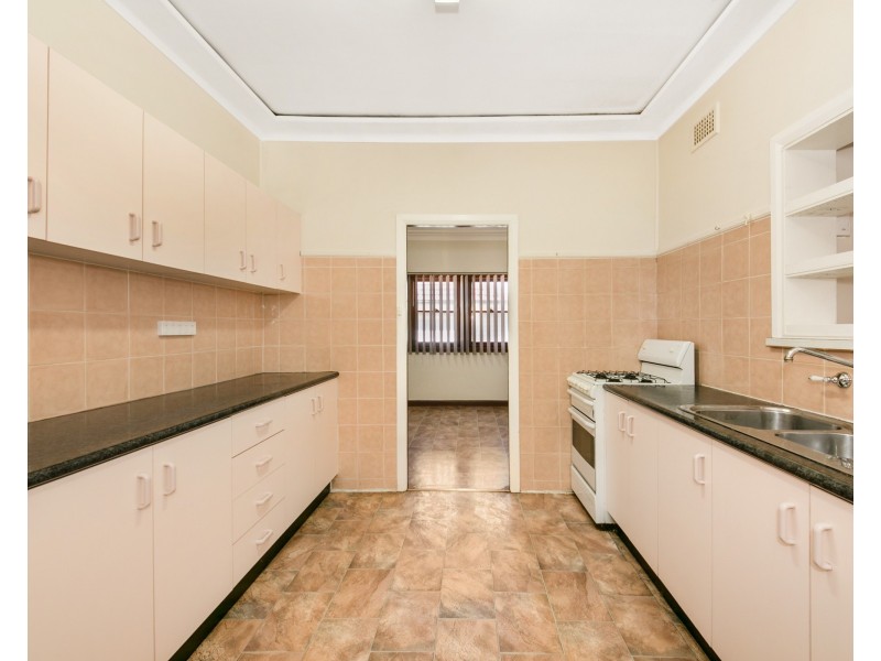 38 Blackwood Rd, Merrylands NSW 2160