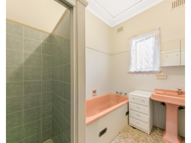 38 Blackwood Rd, Merrylands NSW 2160