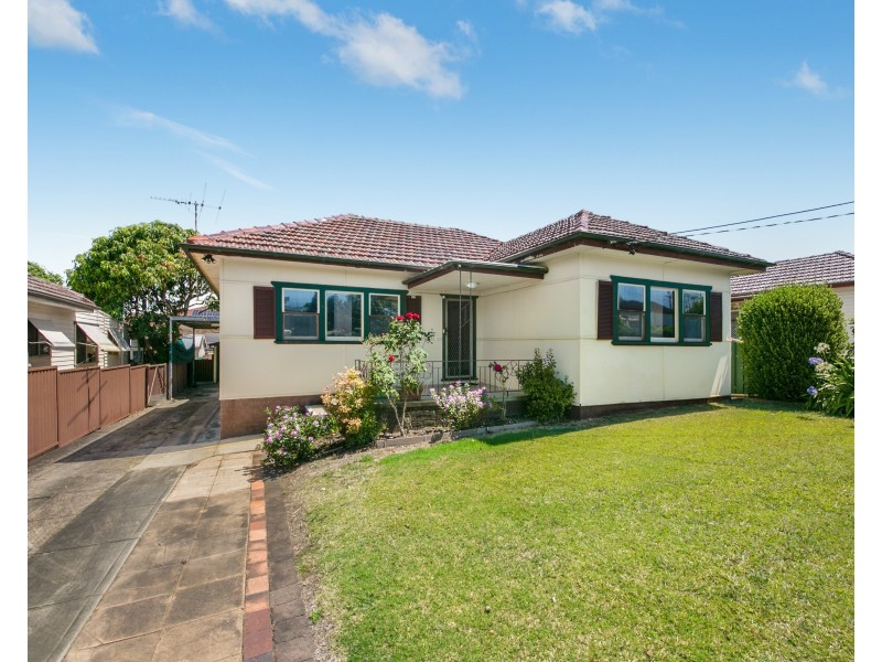 38 Blackwood Rd, Merrylands NSW 2160